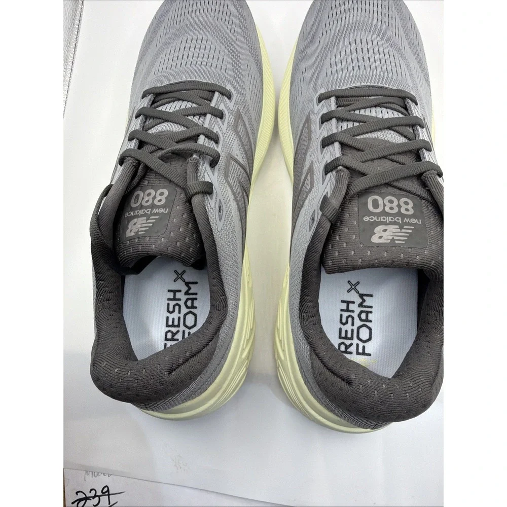 New Balance men's Fresh Foam Running Shoe. X880V15 Grey/Grey‎ Size 9 New